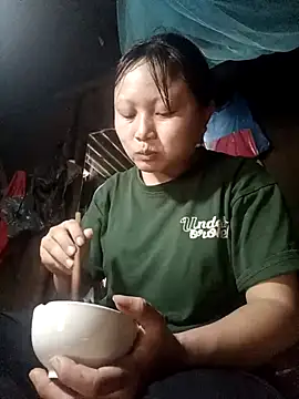 Snapshot of yoyo-mi chatting on November 2025 02:21:01 AM yoyo-mi online show from November 2025 02:21:01 AM