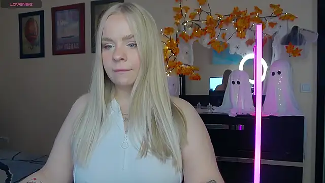 Snapshot of LisaCandy1 chatting on October 2025 07:43:02 AM LisaCandy1 online show from October 2025 07:43:02 AM