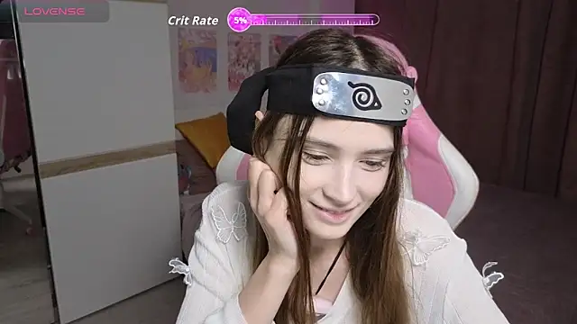 Hana Flo  online show from November 2025 01:54:02 PM