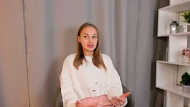 Snapshot of SlyviaCrapo chatting on October 2025 01:24:02 PM SlyviaCrapo online show from October 2025 01:24:02 PM