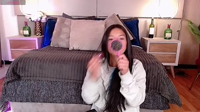 Snapshot of Skay_bluee chatting on November 2025 01:22:01 PM Skay bluee online show from November 2025 01:22:01 PM