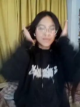 Snapshot of Skay_bluee chatting on November 2025 06:08:02 AM Skay bluee online show from November 2025 06:08:02 AM