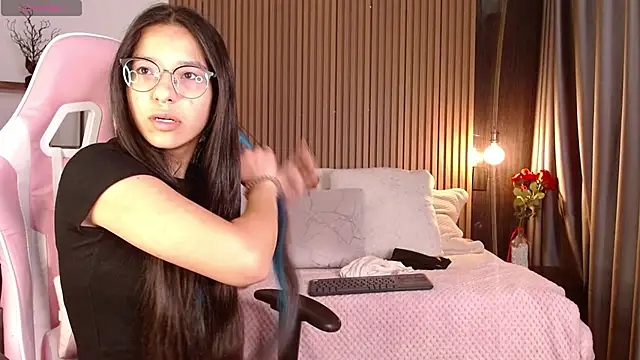 Snapshot of Skay_bluee chatting on November 2025 12:26:01 PM Skay bluee online show from November 2025 12:26:01 PM