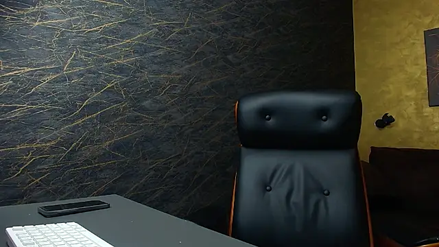 Snapshot of HayesWood chatting on November 2025 06:13:02 AM HayesWood online show from November 2025 06:13:02 AM