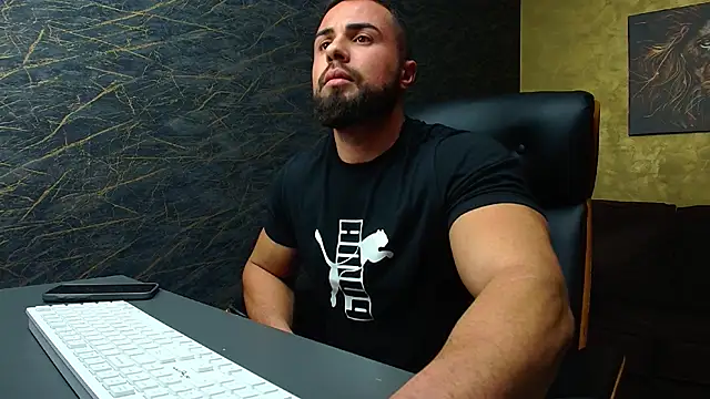 Snapshot of HayesWood chatting on November 2025 05:41:02 AM HayesWood online show from November 2025 05:41:02 AM