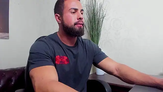 Snapshot of HayesWood chatting on November 2025 05:29:01 AM HayesWood online show from November 2025 05:29:01 AM