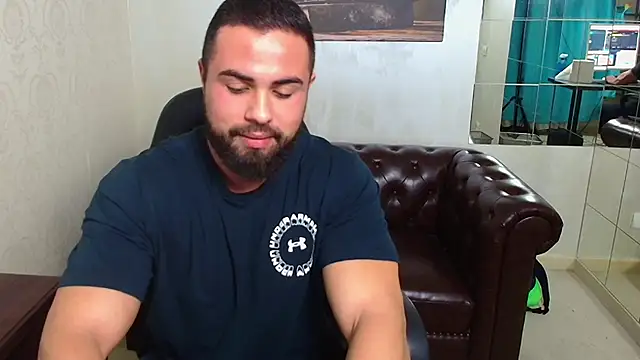 Snapshot of HayesWood chatting on December 2025 05:57:02 AM HayesWood online show from December 2025 05:57:02 AM