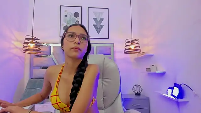 Snapshot of laura_stuar chatting on October 2025 11:55:02 AM laura stuar online show from October 2025 11:55:02 AM