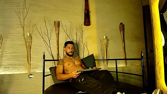 Snapshot of OwenScott chatting on October 2025 04:35:02 AM OwenScott online show from October 2025 04:35:02 AM