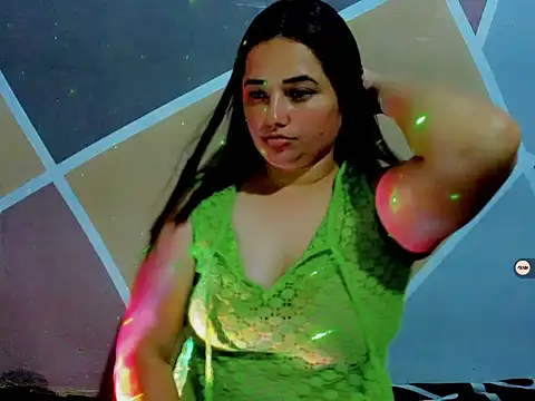 Snapshot of BeckyFlowers chatting on November 2025 04:34:01 AM BeckyFlowers online show from November 2025 04:34:01 AM