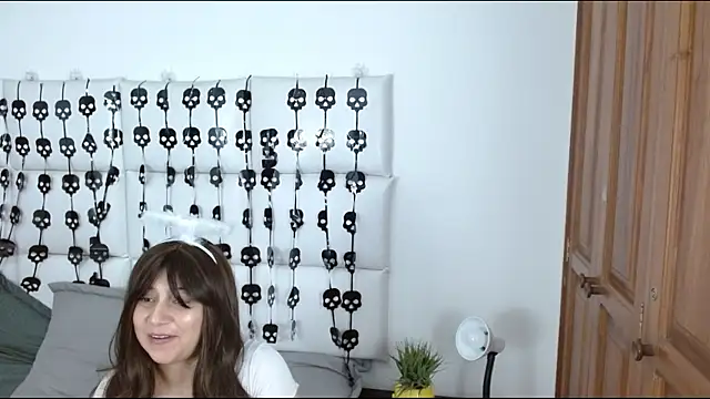 Snapshot of Caroline_belle chatting on November 2025 03:41:01 AM Caroline belle online show from November 2025 03:41:01 AM