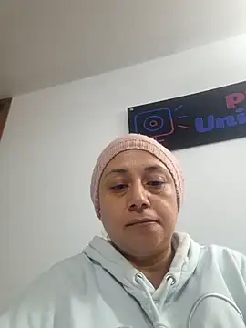 Snapshot of Caroline_belle chatting on November 2025 03:07:01 AM Caroline belle online show from November 2025 03:07:01 AM