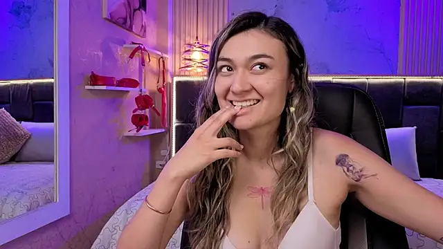 Im-Lola online show from November 2025 07:36:02 PM