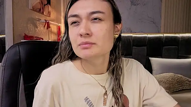 Im-Lola online show from November 2025 11:19:02 PM