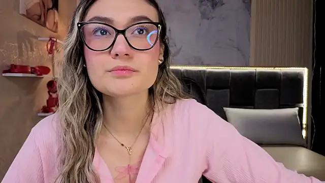 Im-Lola online show from December 2025 07:56:02 PM