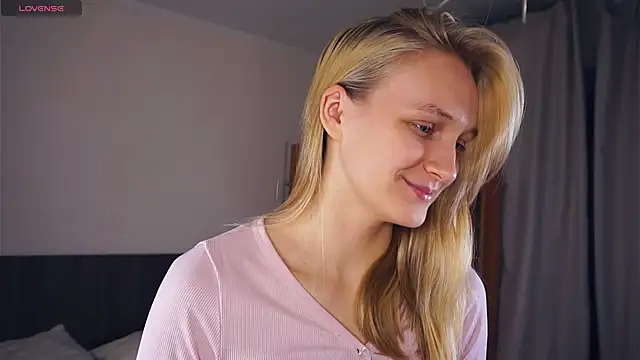 Snapshot of DierdreJacobsohn chatting on November 2025 06:40:02 AM DierdreJacobsohn online show from November 2025 06:40:02 AM