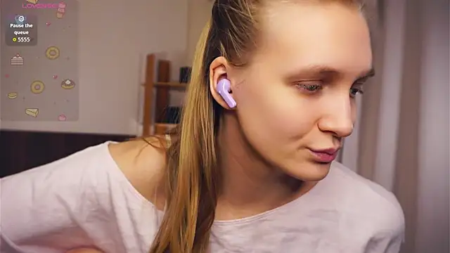 Snapshot of DierdreJacobsohn chatting on November 2025 06:35:02 AM DierdreJacobsohn online show from November 2025 06:35:02 AM