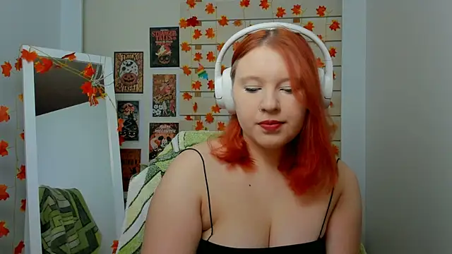 Snapshot of FoxPlayXX chatting on November 2025 10:30:02 PM FoxPlayXX online show from November 2025 10:30:02 PM