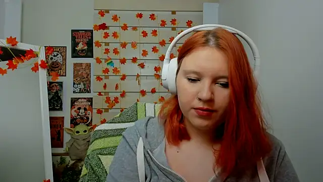 Snapshot of FoxPlayXX chatting on November 2025 10:22:02 PM FoxPlayXX online show from November 2025 10:22:02 PM