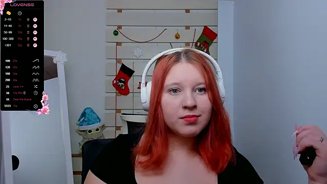 Snapshot of FoxPlayXX chatting on December 2025 09:10:02 PM FoxPlayXX online show from December 2025 09:10:02 PM