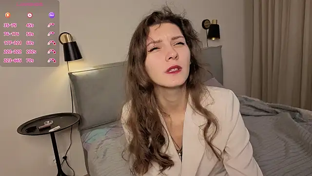 LauraYoungg online show from November 2025 08:41:01 PM