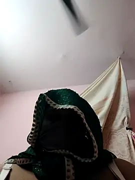 Snapshot of pujapujarrrr chatting on October 2025 08:42:01 PM pujapujarrrr online show from October 2025 08:42:01 PM