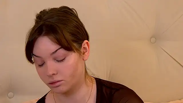 Snapshot of VickiBanx chatting on November 2025 04:01:01 AM VickiBanx online show from November 2025 04:01:01 AM