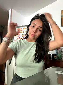 Snapshot of MailynAndNick chatting on November 2025 02:29:02 PM MailynAndNick online show from November 2025 02:29:02 PM