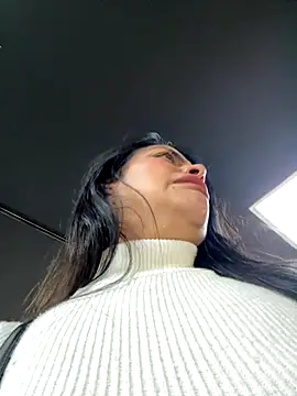 Snapshot of MailynAndNick chatting on December 2025 03:10:01 PM MailynAndNick online show from December 2025 03:10:01 PM