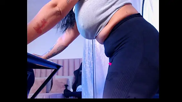 Snapshot of Natural_BIGASS_Nina chatting on November 2025 10:39:02 AM Natural BIGASS Nina online show from November 2025 10:39:02 AM