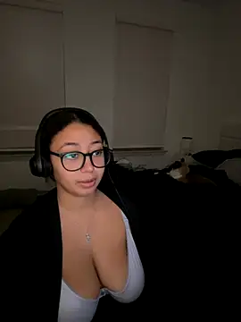 Snapshot of minha_baby chatting on November 2025 05:01:02 AM minha baby online show from November 2025 05:01:02 AM