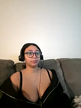 Snapshot of minha_baby chatting on December 2025 04:49:02 PM minha baby online show from December 2025 04:49:02 PM