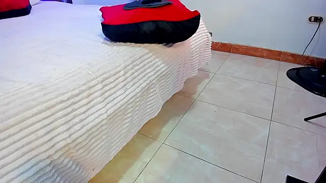 Snapshot of Cataleyaa_Rose chatting on December 2025 01:36:01 AM Cataleyaa Rose online show from December 2025 01:36:01 AM