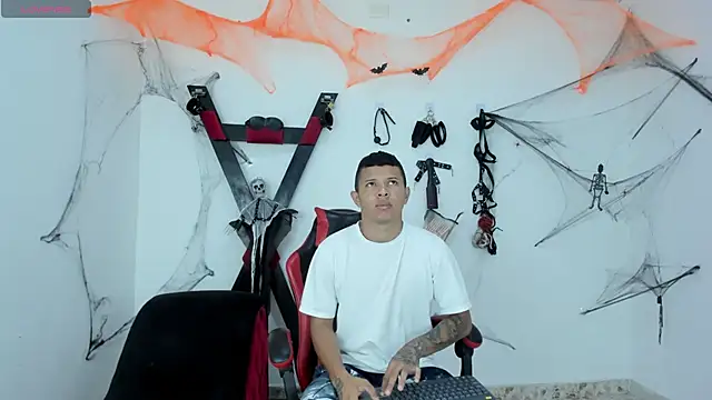 Snapshot of Steven19_LatinBoy chatting on October 2025 12:06:02 PM Steven19 LatinBoy online show from October 2025 12:06:02 PM