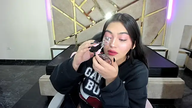 Snapshot of Frrreyaa chatting on November 2025 03:19:01 AM Frrreyaa online show from November 2025 03:19:01 AM