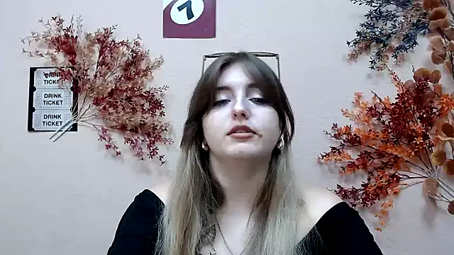 Dance  Queen online show from November 2025 02:28:01 PM