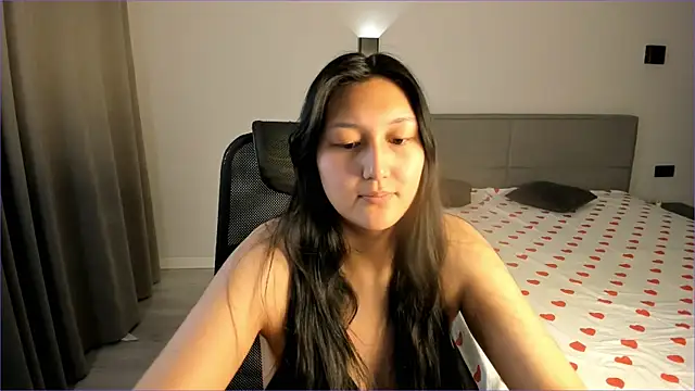 Snapshot of Yunamini chatting on December 2025 07:01:02 PM Yunamini online show from December 2025 07:01:02 PM