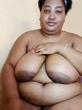 Snapshot of MassiveBoobsxxxx chatting on November 2025 10:17:02 AM MassiveBoobsxxxx online show from November 2025 10:17:02 AM