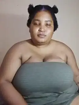 Snapshot of MassiveBoobsxxxx chatting on December 2025 06:47:02 PM MassiveBoobsxxxx online show from December 2025 06:47:02 PM