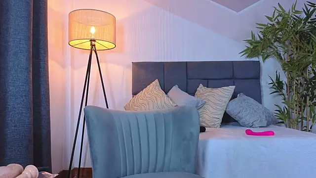 kinkyzoe20 online show from November 2025 07:48:02 PM