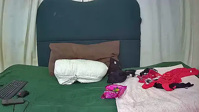 Snapshot of Squirt_bitchxxx chatting on November 2025 07:12:02 PM Squirt bitchxxx online show from November 2025 07:12:02 PM