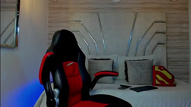 MAXTHOMSON online show from November 2025 11:39:02 PM