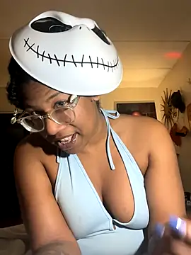 Snapshot of SpoiledLuxuriously chatting on October 2025 09:05:02 PM SpoiledLuxuriously online show from October 2025 09:05:02 PM