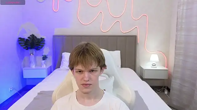 Snapshot of Fakeangel87 chatting on November 2025 01:08:01 AM Fakeangel87 online show from November 2025 01:08:01 AM