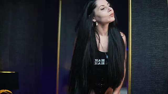 Snapshot of GiaEasyIce chatting on November 2025 08:22:02 PM GiaEasyIce online show from November 2025 08:22:02 PM