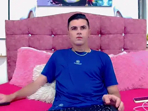 Snapshot of Sebastian_Loaiza chatting on November 2025 09:25:02 PM Sebastian Loaiza online show from November 2025 09:25:02 PM