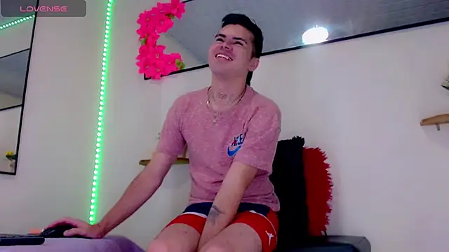 Snapshot of Sebastian_Loaiza chatting on December 2025 01:04:02 PM Sebastian Loaiza online show from December 2025 01:04:02 PM