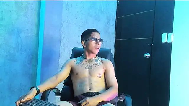 Snapshot of soy_Aron chatting on November 2025 07:47:01 PM soy Aron online show from November 2025 07:47:01 PM