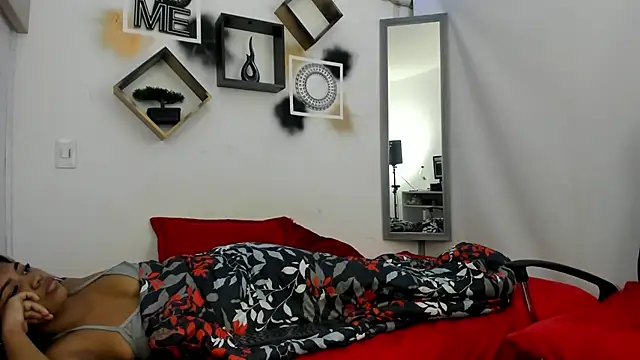 YuleimysAndAlex online show from November 2025 04:12:01 AM