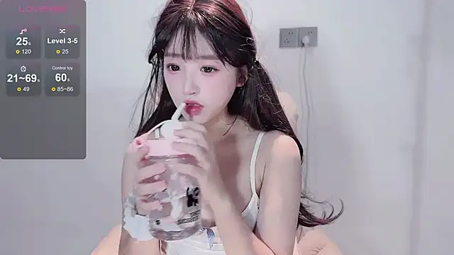 Snapshot of Yaiyigirl chatting on November 2025 04:29:02 PM Yaiyigirl online show from November 2025 04:29:02 PM